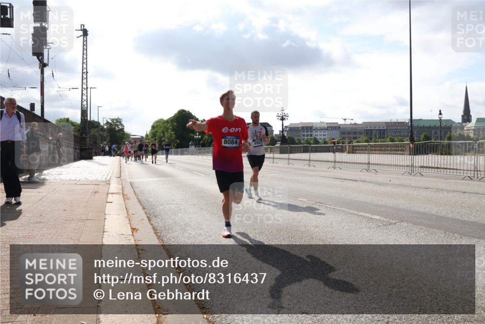 29.06.2025 - hella hamburg halbmarathon Lena Gebhardt http://msf.ph/oto/8316437 29.06.2025 09:47:36 Lombardsbrücke 8084, 5923, 1002, 1217, 1407, 1910, 1959, 2121, 2196, 2228, 2296, 2404, 2563, 2774, 2836, 2851, 3783, 3790, 3935, 4246, 4740, 5092, 5923, 5961, 6032, 6305, 6473, 6915, 7831, 7972, 8084, 8366, 8395, 8901, 9171, 9376, 9508, 10771, 10968, 11019, 11370, 11559, 11806, 12137, 12204, 12462, 12704, 12751, 13029, 13419, 13514, 13798, 13972, 14459, 14601, 14952, 15965, 16123, 16964, 17154, 18419 meine-sportfotos.de