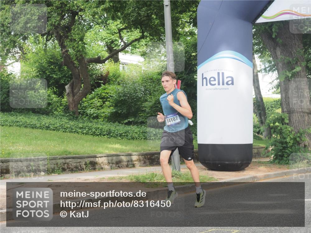 29.06.2025 - hella hamburg halbmarathon KatJ http://msf.ph/oto/8316450 29.06.2025 10:15:49 Zwischen KM18-KM19 2483, 4338, 8376 meine-sportfotos.de