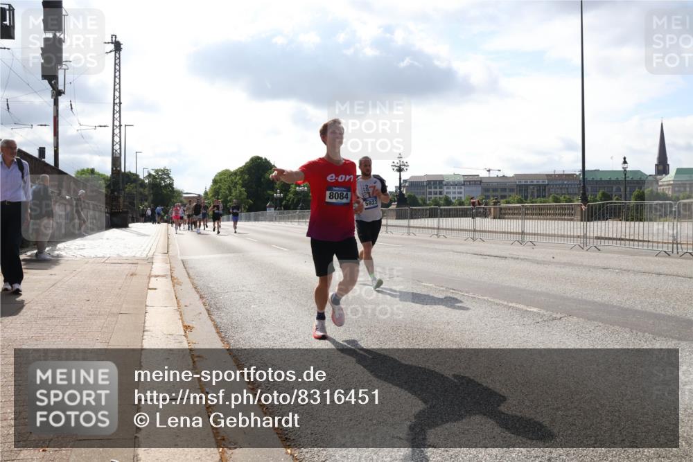 29.06.2025 - hella hamburg halbmarathon Lena Gebhardt http://msf.ph/oto/8316451 29.06.2025 09:47:36 Lombardsbrücke 8084, 5923, 1002, 1217, 1407, 1910, 1959, 2121, 2196, 2228, 2296, 2404, 2563, 2774, 2836, 2851, 3783, 3790, 3935, 4246, 4740, 5092, 5923, 5961, 6032, 6305, 6473, 6915, 7831, 7972, 8084, 8366, 8395, 8901, 9171, 9376, 9508, 10771, 10968, 11019, 11370, 11559, 11806, 12137, 12204, 12462, 12704, 12751, 13029, 13419, 13514, 13798, 13972, 14459, 14601, 14952, 15965, 16123, 16964, 17154, 18419 meine-sportfotos.de