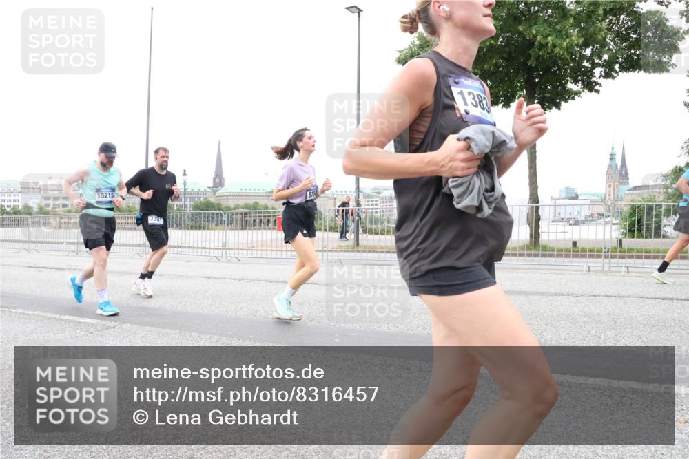 29.06.2025 - hella hamburg halbmarathon Lena Gebhardt http://msf.ph/oto/8316457 29.06.2025 10:56:55 Lombardsbrücke 15215, 7381, 815, 1383, 1047, 1207, 2143, 2307, 2370, 2871, 2887, 2932, 2991, 3348, 3387, 3418, 3438, 3470, 3485, 3516, 3517, 3520, 3614, 3675, 3676, 3851, 3953, 3987, 4094, 4118, 4241, 4485, 4568, 4569, 4611, 4773, 4998, 5057, 5237, 5438, 5589, 5639, 5911, 5944, 6053, 6284, 6348, 6349, 6832, 6981, 7307, 7381, 7416, 7417, 7592, 7964, 8039, 8108, 8150, 8197, 8224, 8546, 8606, 8679, 8939, 8943, 9172, 9210, 9298, 9299, 9910, 10555, 10569, 10571 meine-sportfotos.de