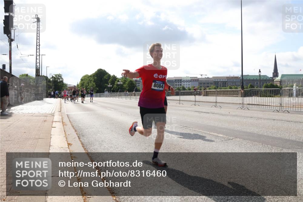 29.06.2025 - hella hamburg halbmarathon Lena Gebhardt http://msf.ph/oto/8316460 29.06.2025 09:47:36 Lombardsbrücke 8084, 555555, 1002, 1217, 1407, 1910, 1959, 2121, 2196, 2228, 2296, 2404, 2563, 2774, 2836, 2851, 3783, 3790, 3935, 4246, 4740, 5092, 5923, 5961, 6032, 6305, 6473, 6915, 7831, 7972, 8084, 8366, 8395, 8901, 9171, 9376, 9508, 10771, 10968, 11019, 11370, 11559, 11806, 12137, 12204, 12462, 12704, 12751, 13029, 13419, 13514, 13798, 13972, 14459, 14601, 14952, 15965, 16123, 16964, 17154, 18419 meine-sportfotos.de