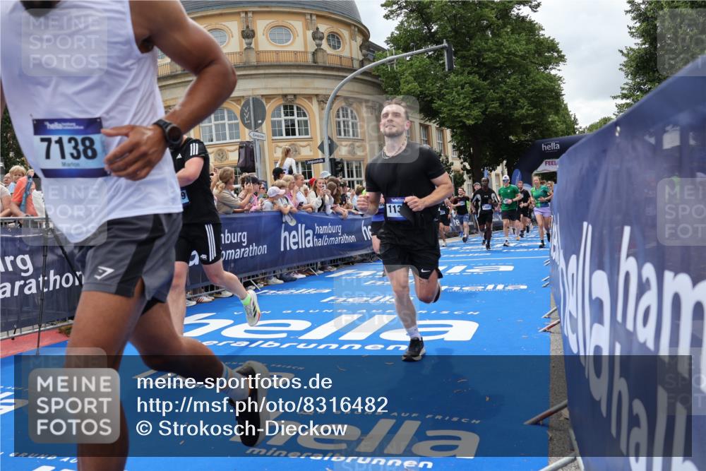 29.06.2025 - hella hamburg halbmarathon Strokosch-Dieckow http://msf.ph/oto/8316482 29.06.2025 10:57:57 Ziel 1200, 1611, 2025, 2806, 2883, 3093, 3141, 3575, 4319, 4579, 6531, 6892, 7138, 7159, 7189, 8089, 9820, 10036, 11394, 11832, 12378, 12773, 13376, 13465, 14881, 15090, 15349, 15527, 17543, 18492, 18762 meine-sportfotos.de