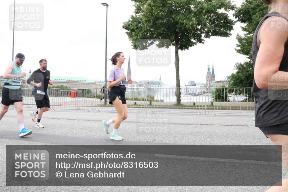 29.06.2025 - hella hamburg halbmarathon Lena Gebhardt http://msf.ph/oto/8316503 29.06.2025 10:56:56 Lombardsbrücke 15215, 7381, 8150, 1047, 1207, 2143, 2307, 2370, 2871, 2887, 2932, 2991, 3348, 3387, 3418, 3438, 3470, 3485, 3516, 3517, 3520, 3614, 3675, 3676, 3851, 3953, 4094, 4118, 4241, 4485, 4568, 4569, 4611, 4773, 4998, 5057, 5237, 5438, 5589, 5639, 5911, 5944, 6053, 6284, 6348, 6349, 6832, 6981, 7307, 7381, 7416, 7417, 7592, 7964, 8039, 8108, 8150, 8197, 8224, 8546, 8606, 8679, 8939, 8943, 9172, 9210, 9298, 9299, 9910, 10555, 10569, 10571 meine-sportfotos.de