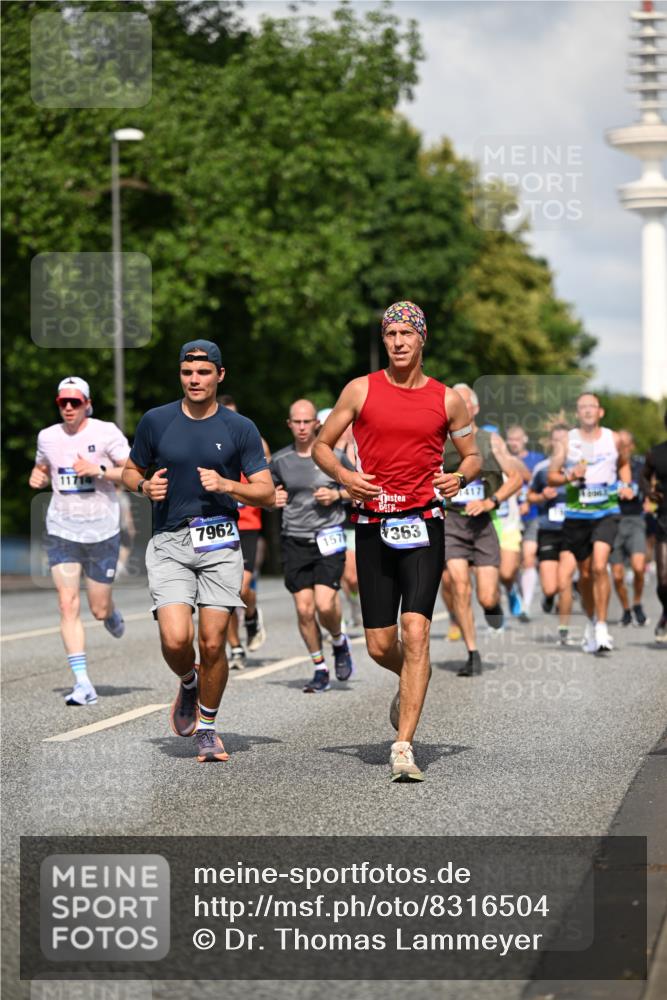 29.06.2025 - hella hamburg halbmarathon Dr. Thomas Lammeyer http://msf.ph/oto/8316504 29.06.2025 09:55:11 Kennedybrücke 1570, 1903, 1920, 1941, 2653, 2972, 3523, 4297, 4759, 4843, 4991, 4999, 5375, 5410, 6490, 7092, 7105, 7363, 7962, 8346, 8359, 8871, 9114, 9364, 9380, 10319, 10375, 10480, 10669, 11417 meine-sportfotos.de