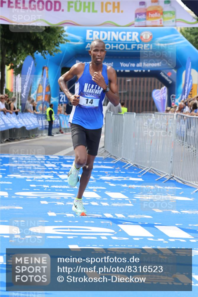 29.06.2025 - hella hamburg halbmarathon Strokosch-Dieckow http://msf.ph/oto/8316523 29.06.2025 10:06:27 Ziel 14 meine-sportfotos.de