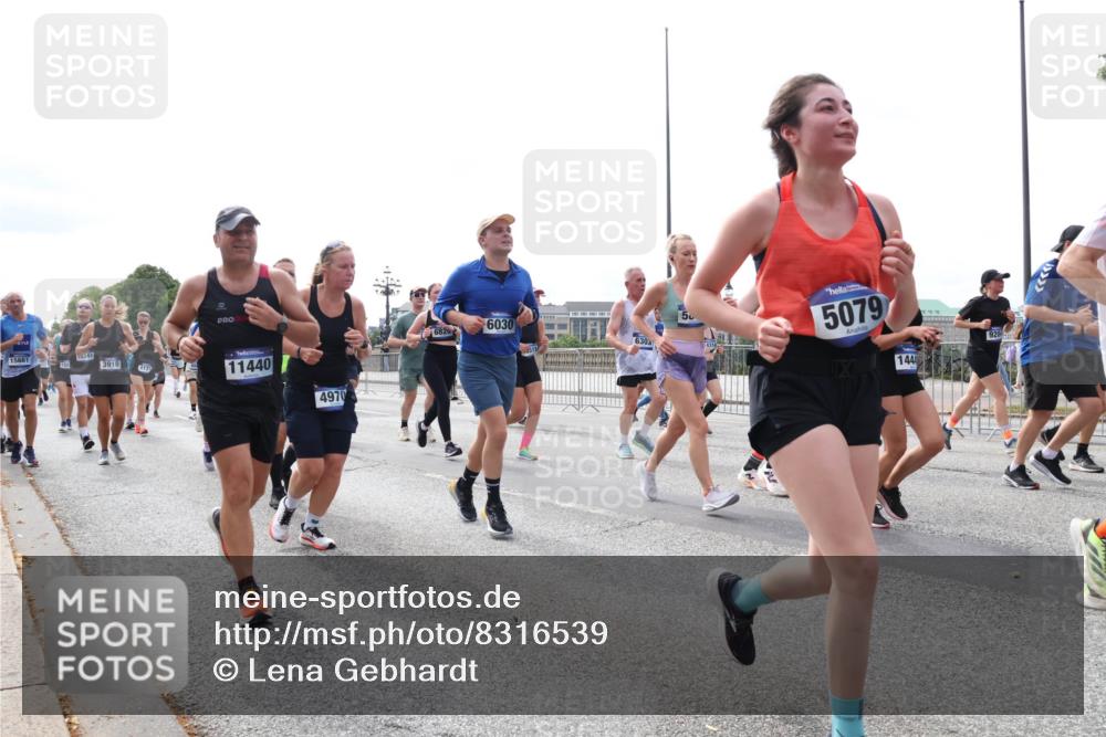 29.06.2025 - hella hamburg halbmarathon Lena Gebhardt http://msf.ph/oto/8316539 29.06.2025 10:22:26 Lombardsbrücke 15661, 241, 3910, 4137, 11440, 4970, 6030, 6820, 6303, 5, 5079, 144, 1003, 1187, 1294, 1419, 1598, 1963, 2009, 2022, 2063, 2294, 2351, 2479, 2514, 2744, 2886, 3050, 3108, 3172, 3430, 3457, 3458, 3511, 3600, 3601, 3768, 3910, 3946, 4113, 4114, 4131, 4366, 4556, 4559, 4829, 4969, 4970, 5079, 5223, 5343, 5798, 5838, 6030, 6048, 6049, 6303, 6307, 6347, 6820, 6826, 6881, 6899, 6977, 7097, 7188, 7190, 7276, 7529, 7794, 7925, 8355, 8431, 8511, 8855, 8860, 8884, 8931, 8954, 9256 meine-sportfotos.de