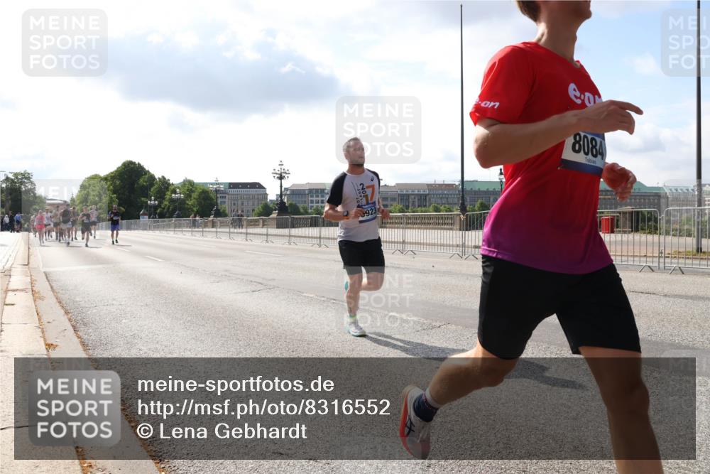 29.06.2025 - hella hamburg halbmarathon Lena Gebhardt http://msf.ph/oto/8316552 29.06.2025 09:47:37 Lombardsbrücke 923, 8084, 1002, 1164, 1217, 1407, 1910, 1959, 2121, 2196, 2228, 2296, 2404, 2563, 2774, 2836, 2851, 3783, 3790, 3935, 4246, 4740, 5092, 5923, 5961, 6032, 6305, 6473, 6915, 7831, 7972, 8084, 8366, 8395, 8901, 9171, 9376, 9508, 10771, 10968, 11019, 11370, 11559, 11806, 12137, 12462, 12704, 12751, 13029, 13419, 13514, 13798, 13972, 14459, 14601, 14952, 15965, 16123, 16964, 17154, 18419 meine-sportfotos.de