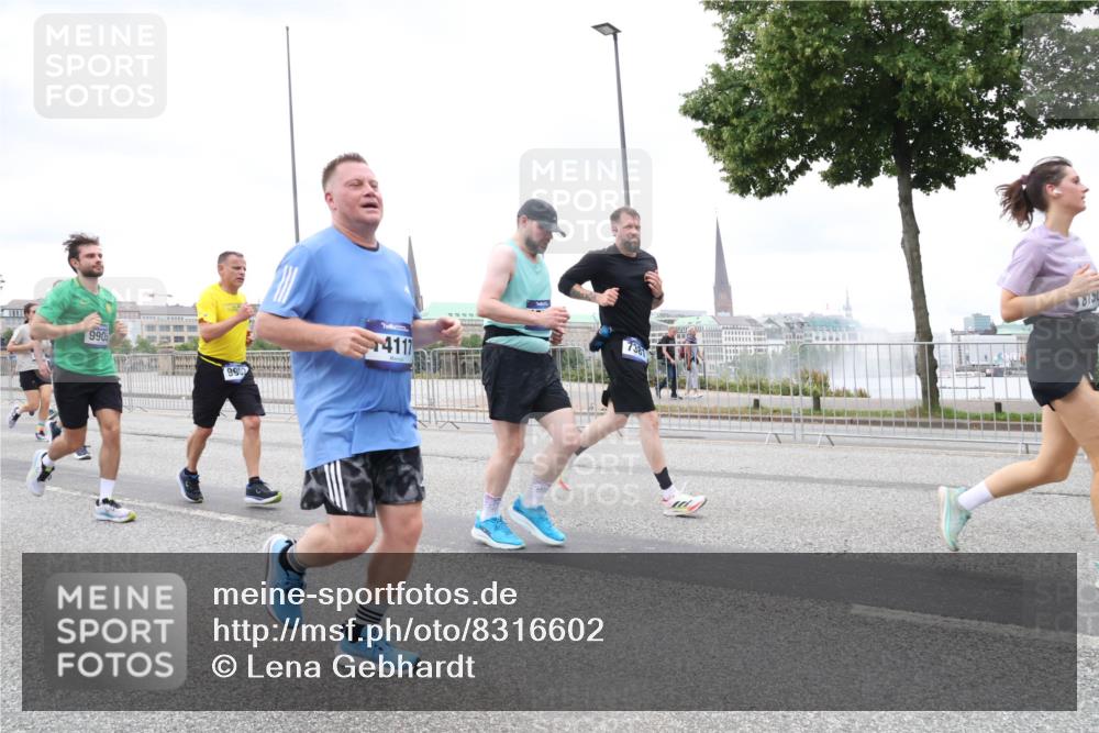 29.06.2025 - hella hamburg halbmarathon Lena Gebhardt http://msf.ph/oto/8316602 29.06.2025 10:56:56 Lombardsbrücke 9905, 990, 4117, 7381, 8150, 1047, 1207, 2143, 2307, 2370, 2871, 2887, 2932, 2991, 3348, 3387, 3418, 3438, 3470, 3485, 3516, 3517, 3520, 3614, 3675, 3676, 3851, 3953, 4094, 4118, 4241, 4485, 4568, 4569, 4611, 4773, 4998, 5057, 5237, 5438, 5589, 5639, 5911, 5944, 6053, 6284, 6348, 6349, 6832, 6981, 7307, 7381, 7416, 7417, 7592, 7964, 8039, 8108, 8150, 8197, 8224, 8546, 8606, 8679, 8939, 8943, 9172, 9210, 9298, 9299, 9910, 10555, 10569, 10571 meine-sportfotos.de