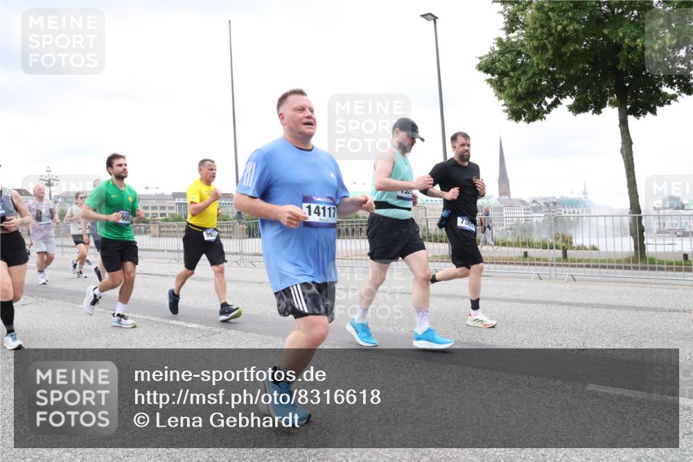 29.06.2025 - hella hamburg halbmarathon Lena Gebhardt http://msf.ph/oto/8316618 29.06.2025 10:56:56 Lombardsbrücke 905, 990, 14117, 7381, 1047, 1207, 2143, 2307, 2370, 2871, 2887, 2932, 2991, 3348, 3387, 3418, 3438, 3470, 3485, 3516, 3517, 3520, 3614, 3675, 3676, 3851, 3953, 4094, 4118, 4241, 4485, 4568, 4569, 4611, 4773, 4998, 5057, 5237, 5438, 5589, 5639, 5911, 5944, 6053, 6284, 6348, 6349, 6832, 6981, 7307, 7381, 7416, 7417, 7592, 7964, 8039, 8108, 8150, 8197, 8224, 8546, 8606, 8679, 8939, 8943, 9172, 9210, 9298, 9299, 9910, 10555, 10569, 10571 meine-sportfotos.de