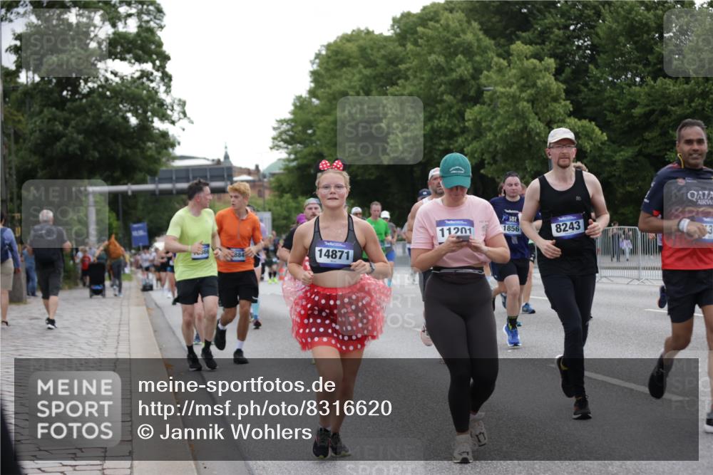 29.06.2025 - hella hamburg halbmarathon Jannik Wohlers http://msf.ph/oto/8316620 29.06.2025 10:38:53 Lombardsbrücke 1760, 1856, 1883, 2092, 2571, 2574, 2843, 2893, 2998, 3275, 3353, 3727, 4523, 4603, 4659, 4855, 4882, 6342, 6343, 6611, 6748, 7341, 7501, 7506, 7524, 7589, 7684, 7815, 8203, 8243, 8457, 9393, 9420, 9446, 10001, 10315, 10512, 10516, 10696, 10849, 10888, 11129, 11201, 11313, 11381, 11382, 11533, 11729, 12090, 12092, 12391, 12410, 12745, 13461, 13519, 14114, 14299, 14871, 14956, 15112, 15262, 15536, 15765, 16382, 16841, 16866, 16869, 16883, 16884, 17313, 17368, 17536 meine-sportfotos.de