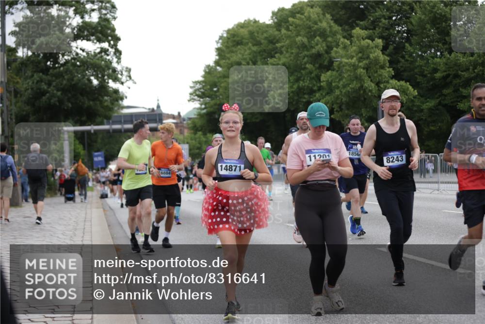 29.06.2025 - hella hamburg halbmarathon Jannik Wohlers http://msf.ph/oto/8316641 29.06.2025 10:38:53 Lombardsbrücke 1760, 1856, 1883, 2092, 2571, 2574, 2843, 2893, 2998, 3275, 3353, 3727, 4523, 4603, 4659, 4855, 4882, 6342, 6343, 6611, 6748, 7341, 7501, 7506, 7524, 7589, 7684, 7815, 8203, 8243, 8457, 9393, 9420, 9446, 10001, 10315, 10512, 10516, 10696, 10849, 10888, 11129, 11201, 11313, 11381, 11382, 11533, 11729, 12090, 12092, 12391, 12410, 12745, 13461, 13519, 14114, 14299, 14871, 14956, 15112, 15262, 15536, 15765, 16382, 16841, 16866, 16869, 16883, 16884, 17313, 17368, 17536 meine-sportfotos.de