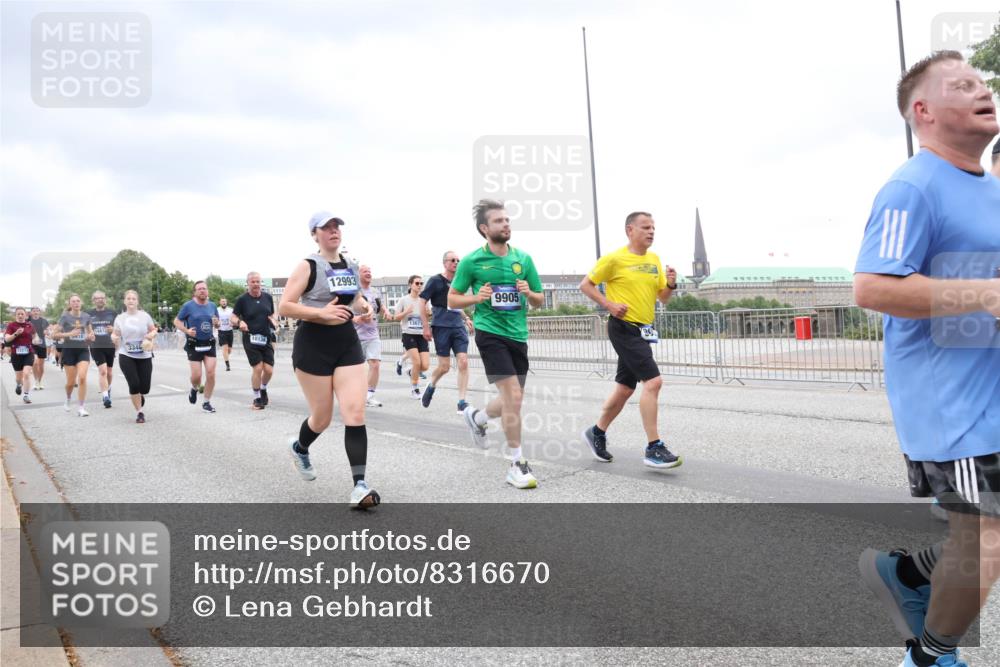 29.06.2025 - hella hamburg halbmarathon Lena Gebhardt http://msf.ph/oto/8316670 29.06.2025 10:56:57 Lombardsbrücke 1447, 10138, 12993, 13671, 9905, 1047, 1207, 2143, 2307, 2370, 2871, 2887, 2932, 2991, 3348, 3387, 3418, 3438, 3470, 3485, 3516, 3517, 3520, 3614, 3675, 3676, 3851, 4094, 4118, 4241, 4485, 4568, 4569, 4611, 4773, 4998, 5057, 5237, 5438, 5589, 5639, 5911, 5944, 6053, 6284, 6348, 6349, 6832, 6981, 7307, 7381, 7416, 7417, 7592, 7787, 7964, 8039, 8108, 8150, 8197, 8224, 8546, 8606, 8679, 8939, 8943, 9172, 9210, 9298, 9299, 9910, 10555, 10569, 10571 meine-sportfotos.de