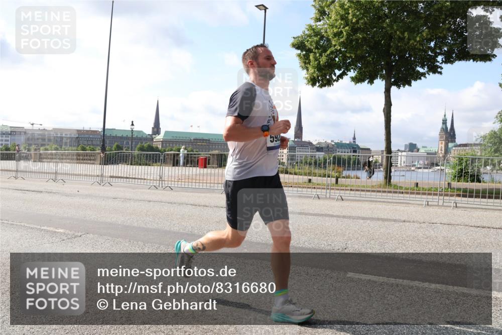 29.06.2025 - hella hamburg halbmarathon Lena Gebhardt http://msf.ph/oto/8316680 29.06.2025 09:47:38 Lombardsbrücke 1002, 1164, 1217, 1407, 1910, 1959, 2121, 2196, 2228, 2296, 2404, 2774, 2836, 2851, 3783, 3790, 3935, 4246, 4740, 5092, 5923, 5961, 6032, 6305, 6473, 6915, 7831, 7972, 8084, 8366, 8395, 8901, 9171, 9376, 9508, 9944, 10771, 10968, 11019, 11370, 11559, 11806, 12137, 12462, 12704, 12751, 13029, 13419, 13514, 13798, 13972, 14459, 14601, 14952, 15965, 16123, 16964, 17154, 18419 meine-sportfotos.de