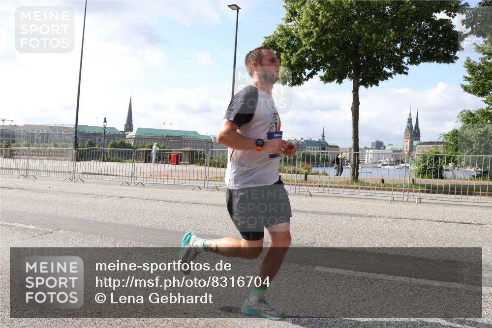 29.06.2025 - hella hamburg halbmarathon Lena Gebhardt http://msf.ph/oto/8316704 29.06.2025 09:47:38 Lombardsbrücke 1002, 1164, 1217, 1407, 1910, 1959, 2121, 2196, 2228, 2296, 2404, 2774, 2836, 2851, 3783, 3790, 3935, 4246, 4740, 5092, 5923, 5961, 6032, 6305, 6473, 6915, 7831, 7972, 8084, 8366, 8395, 8901, 9171, 9376, 9508, 9944, 10771, 10968, 11019, 11370, 11559, 11806, 12137, 12462, 12704, 12751, 13029, 13419, 13514, 13798, 13972, 14459, 14601, 14952, 15965, 16123, 16964, 17154, 18419 meine-sportfotos.de
