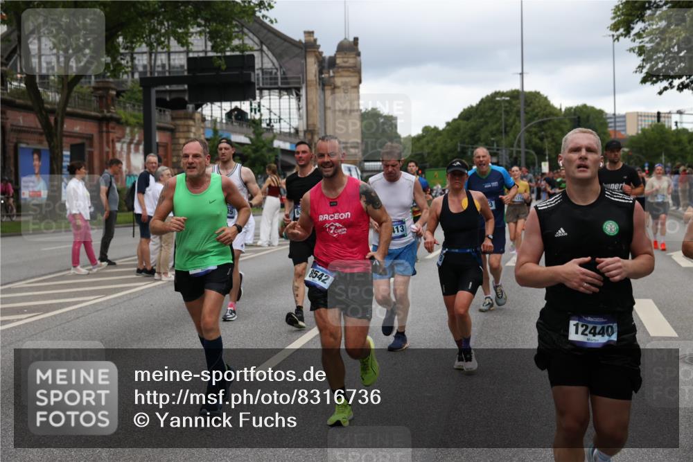 29.06.2025 - hella hamburg halbmarathon Yannick Fuchs http://msf.ph/oto/8316736 29.06.2025 10:50:48 20KM 1485, 1583, 1955, 2034, 2417, 2676, 3413, 3435, 3836, 4167, 4940, 5033, 5418, 5492, 6272, 6399, 6416, 6835, 7716, 8393, 8542, 8652, 8669, 8825, 9488, 9577, 9727, 9820, 9907, 9934, 10133, 10212, 11043, 11083, 11212, 11590, 11612, 12014, 12348, 12440, 12523, 12712, 13394, 13666, 13750, 13863, 14139, 14369, 14678, 15097, 15145, 15431, 15695, 15712, 15726, 16113, 16257, 16261, 16470, 16634, 17160, 17617, 17779, 17828, 18208, 18652, 18719, 19091, 19184 meine-sportfotos.de