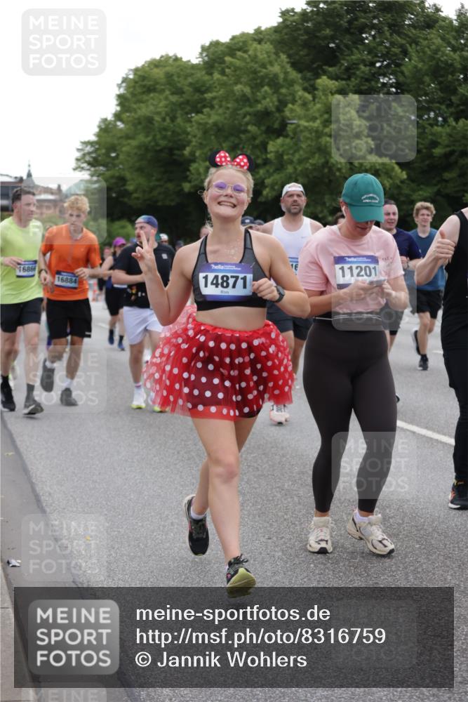 29.06.2025 - hella hamburg halbmarathon Jannik Wohlers http://msf.ph/oto/8316759 29.06.2025 10:38:54 Lombardsbrücke 1760, 1856, 1883, 2092, 2571, 2574, 2843, 2893, 2998, 3275, 3353, 3727, 4523, 4603, 4659, 4855, 4882, 6342, 6343, 6611, 6748, 7341, 7501, 7506, 7524, 7589, 7684, 7815, 8203, 8243, 8457, 9393, 9420, 9446, 10001, 10315, 10512, 10516, 10696, 10849, 10888, 11129, 11201, 11313, 11381, 11382, 11533, 11729, 12090, 12092, 12217, 12391, 12745, 13461, 13519, 14114, 14299, 14871, 14956, 15112, 15262, 15433, 15536, 15765, 16382, 16866, 16869, 16883, 16884, 17313, 17368, 17536 meine-sportfotos.de