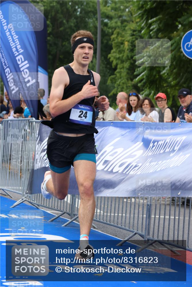 29.06.2025 - hella hamburg halbmarathon Strokosch-Dieckow http://msf.ph/oto/8316823 29.06.2025 10:05:59 Ziel 24 meine-sportfotos.de