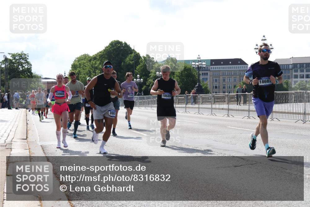 29.06.2025 - hella hamburg halbmarathon Lena Gebhardt http://msf.ph/oto/8316832 29.06.2025 09:47:42 Lombardsbrücke 10968, 196, 135, 8901, 18687, 12462, 18689, 1002, 1164, 1217, 1407, 1562, 1910, 1959, 2121, 2196, 2228, 2296, 2404, 2774, 2836, 2851, 3783, 4246, 4602, 4740, 5092, 5923, 5961, 6473, 6915, 7972, 8084, 8366, 8395, 8901, 9171, 9178, 9508, 9944, 10384, 10968, 11019, 11559, 11745, 11806, 12137, 12462, 12704, 12751, 12865, 13029, 13419, 13514, 13798, 13972, 14459, 14601, 14934, 14952, 15261, 15965, 16123, 16964, 17154, 18419 meine-sportfotos.de