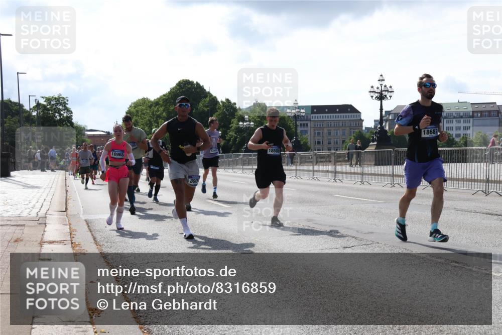 29.06.2025 - hella hamburg halbmarathon Lena Gebhardt http://msf.ph/oto/8316859 29.06.2025 09:47:42 Lombardsbrücke 10968, 890, 12462, 18687, 18689, 1002, 1164, 1217, 1407, 1562, 1910, 1959, 2121, 2196, 2228, 2296, 2404, 2774, 2836, 2851, 3783, 4246, 4602, 4740, 5092, 5923, 5961, 6473, 6915, 7972, 8084, 8366, 8395, 8901, 9171, 9178, 9508, 9944, 10384, 10968, 11019, 11559, 11745, 11806, 12137, 12462, 12704, 12751, 12865, 13029, 13419, 13514, 13798, 13972, 14459, 14601, 14934, 14952, 15261, 15965, 16123, 16964, 17154, 18419 meine-sportfotos.de