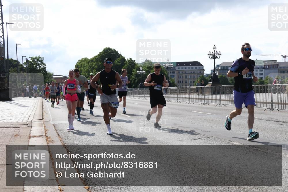 29.06.2025 - hella hamburg halbmarathon Lena Gebhardt http://msf.ph/oto/8316881 29.06.2025 09:47:42 Lombardsbrücke 10968, 8901, 12462, 18689, 18687, 1002, 1164, 1217, 1407, 1562, 1910, 1959, 2121, 2196, 2228, 2296, 2404, 2774, 2836, 2851, 3783, 4246, 4602, 4740, 5092, 5923, 5961, 6473, 6915, 7972, 8084, 8366, 8395, 8901, 9171, 9178, 9508, 9944, 10384, 10968, 11019, 11559, 11745, 11806, 12137, 12462, 12704, 12751, 12865, 13029, 13419, 13514, 13798, 13972, 14459, 14601, 14934, 14952, 15261, 15965, 16123, 16964, 17154, 18419 meine-sportfotos.de
