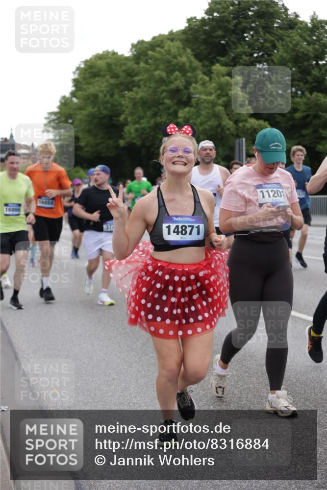 29.06.2025 - hella hamburg halbmarathon Jannik Wohlers http://msf.ph/oto/8316884 29.06.2025 10:38:54 Lombardsbrücke 1760, 1856, 1883, 2092, 2571, 2574, 2843, 2893, 2998, 3275, 3353, 3727, 4523, 4603, 4659, 4855, 4882, 6342, 6343, 6611, 6748, 7341, 7501, 7506, 7524, 7589, 7684, 7815, 8203, 8243, 8457, 9393, 9420, 9446, 10001, 10315, 10512, 10516, 10696, 10849, 10888, 11129, 11201, 11313, 11381, 11382, 11533, 11729, 12090, 12092, 12217, 12391, 12745, 13461, 13519, 14114, 14299, 14871, 14956, 15112, 15262, 15433, 15536, 15765, 16382, 16866, 16869, 16883, 16884, 17313, 17368, 17536 meine-sportfotos.de