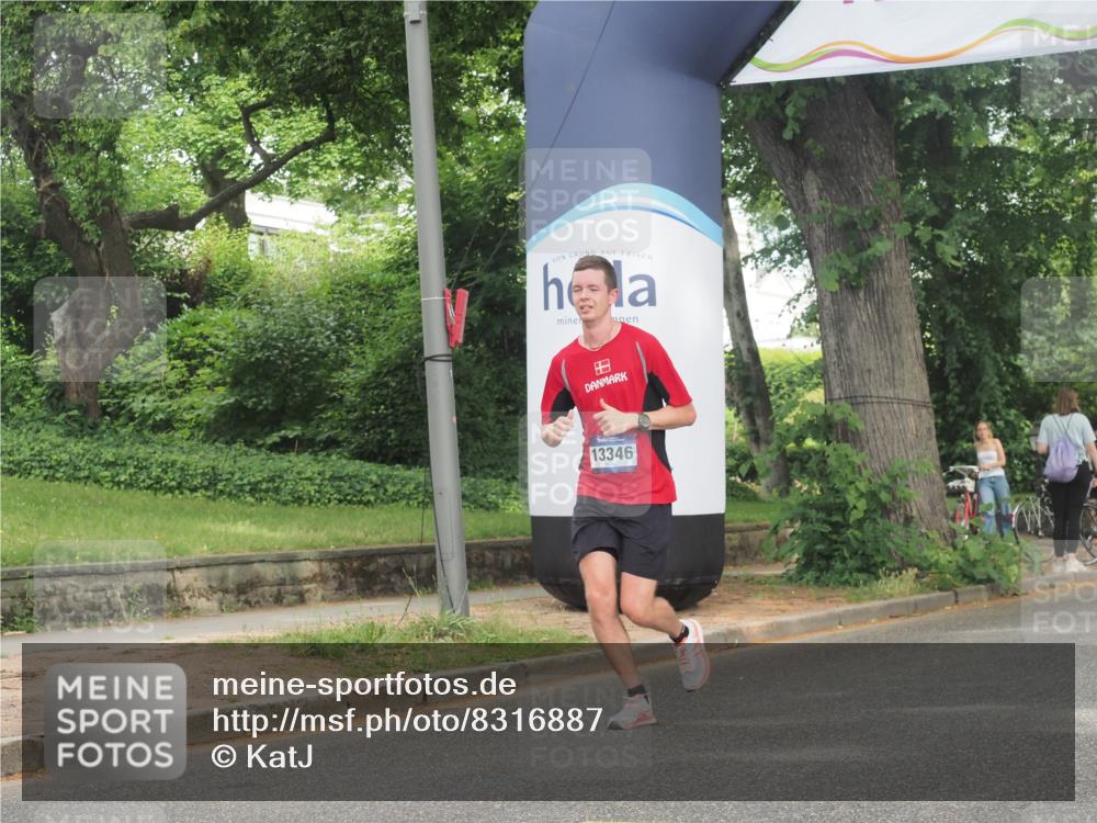 29.06.2025 - hella hamburg halbmarathon KatJ http://msf.ph/oto/8316887 29.06.2025 10:15:54 Zwischen KM18-KM19 2483 meine-sportfotos.de
