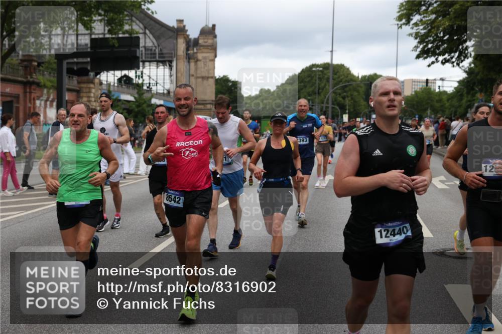 29.06.2025 - hella hamburg halbmarathon Yannick Fuchs http://msf.ph/oto/8316902 29.06.2025 10:50:48 20KM 1485, 1583, 1955, 2034, 2417, 2676, 3413, 3435, 3836, 4167, 4940, 5033, 5418, 5492, 6272, 6399, 6416, 6835, 7716, 8393, 8542, 8652, 8669, 8825, 9488, 9577, 9727, 9820, 9907, 9934, 10133, 10212, 11043, 11083, 11212, 11590, 11612, 12014, 12348, 12440, 12523, 12712, 13394, 13666, 13750, 13863, 14139, 14369, 14678, 15097, 15145, 15431, 15695, 15712, 15726, 16113, 16257, 16261, 16470, 16634, 17160, 17617, 17779, 17828, 18208, 18652, 18719, 19091, 19184 meine-sportfotos.de