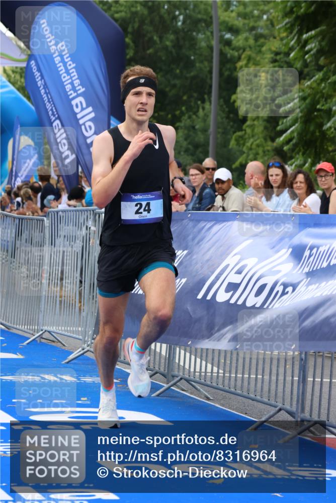29.06.2025 - hella hamburg halbmarathon Strokosch-Dieckow http://msf.ph/oto/8316964 29.06.2025 10:05:59 Ziel 24 meine-sportfotos.de