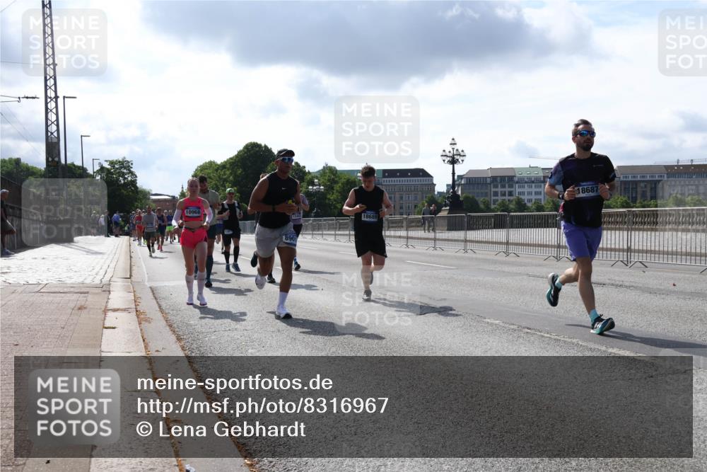 29.06.2025 - hella hamburg halbmarathon Lena Gebhardt http://msf.ph/oto/8316967 29.06.2025 09:47:42 Lombardsbrücke 10968, 8901, 18689, 18687, 1002, 1164, 1217, 1407, 1562, 1910, 1959, 2121, 2196, 2228, 2296, 2404, 2774, 2836, 2851, 3783, 4246, 4602, 4740, 5092, 5923, 5961, 6473, 6915, 7972, 8084, 8366, 8395, 8901, 9171, 9178, 9508, 9944, 10384, 10968, 11019, 11559, 11745, 11806, 12137, 12462, 12704, 12751, 12865, 13029, 13419, 13514, 13798, 13972, 14459, 14601, 14934, 14952, 15261, 15965, 16123, 16964, 17154, 18419 meine-sportfotos.de