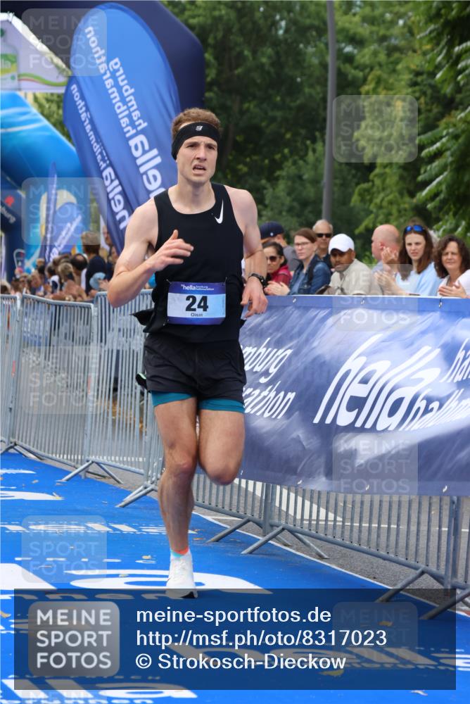 29.06.2025 - hella hamburg halbmarathon Strokosch-Dieckow http://msf.ph/oto/8317023 29.06.2025 10:05:59 Ziel 24 meine-sportfotos.de