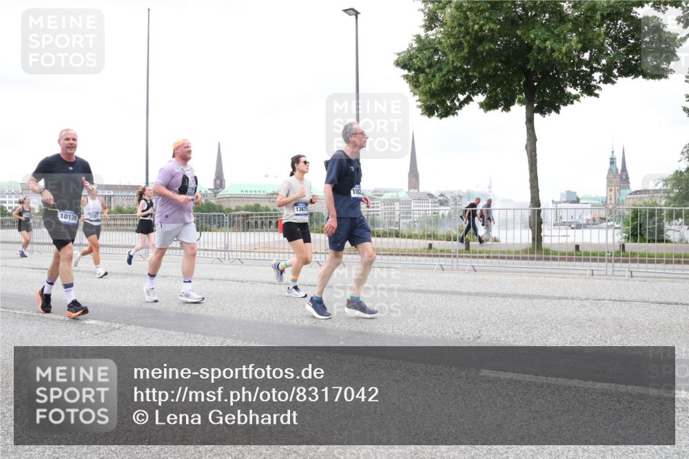29.06.2025 - hella hamburg halbmarathon Lena Gebhardt http://msf.ph/oto/8317042 29.06.2025 10:56:59 Lombardsbrücke 10138, 13671, 1582, 1207, 2143, 2307, 2370, 2871, 2887, 2932, 2991, 3348, 3387, 3418, 3438, 3470, 3485, 3516, 3517, 3520, 3614, 3723, 3851, 4094, 4118, 4241, 4485, 4568, 4569, 4611, 4773, 4998, 5057, 5237, 5316, 5438, 5589, 5639, 5911, 5944, 6053, 6284, 6348, 6349, 6832, 6981, 7307, 7381, 7416, 7417, 7592, 7787, 7964, 8039, 8108, 8150, 8197, 8224, 8546, 8606, 8679, 8939, 8943, 9110, 9172, 9210, 9298, 9299, 9910, 10555, 10569, 10571 meine-sportfotos.de