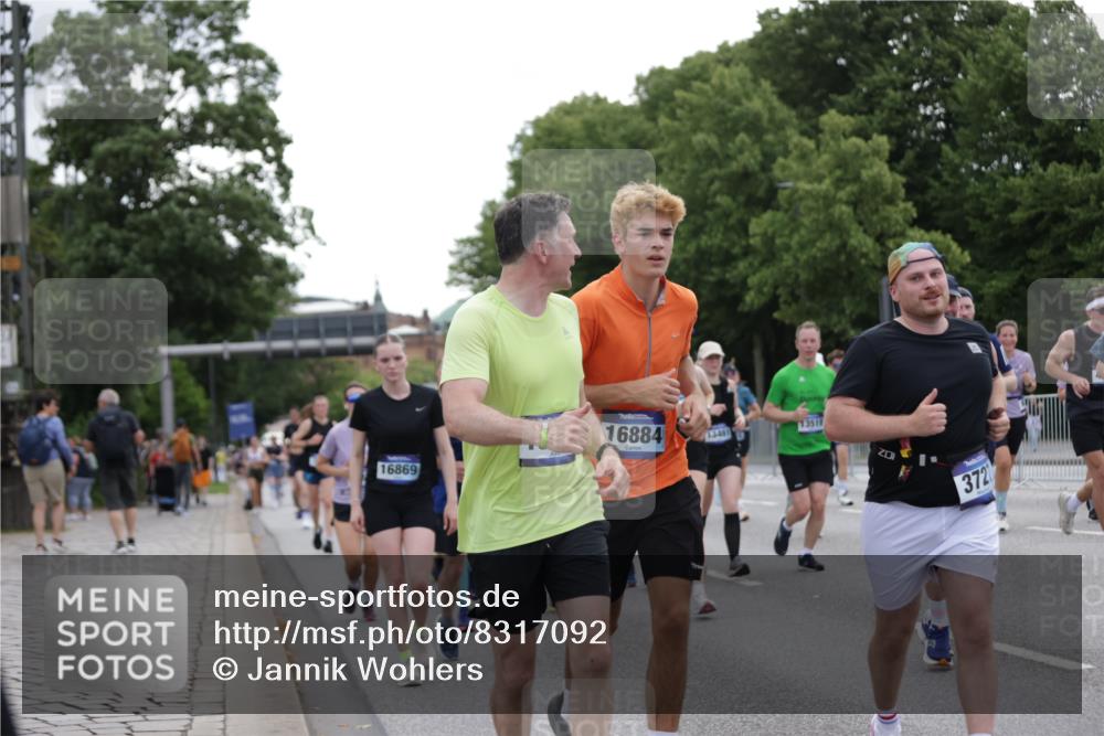 29.06.2025 - hella hamburg halbmarathon Jannik Wohlers http://msf.ph/oto/8317092 29.06.2025 10:38:56 Lombardsbrücke 1760, 1856, 1883, 2092, 2571, 2574, 2843, 2893, 2998, 3275, 3353, 3727, 4523, 4603, 4659, 4855, 4882, 6321, 6342, 6343, 6748, 7341, 7501, 7506, 7524, 7684, 7815, 8203, 8243, 9393, 9420, 9446, 10001, 10315, 10512, 10516, 10849, 10888, 11129, 11201, 11313, 11381, 11382, 11533, 11729, 12090, 12217, 12391, 12745, 13178, 13461, 13519, 14114, 14299, 14871, 14956, 15112, 15262, 15433, 15536, 15765, 16382, 16866, 16869, 16884, 17368, 17536 meine-sportfotos.de