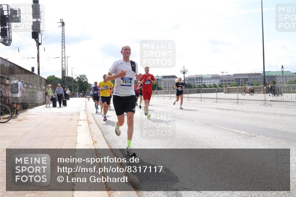 29.06.2025 - hella hamburg halbmarathon Lena Gebhardt http://msf.ph/oto/8317117 29.06.2025 10:12:37 Lombardsbrücke 14540, 7014, 8971, 1062, 1249, 1610, 1785, 1850, 1851, 1939, 2531, 2661, 2891, 2963, 2964, 3182, 3248, 3262, 3746, 4453, 4499, 4554, 5150, 5166, 5176, 5597, 5598, 6207, 6822, 6871, 6966, 7014, 7474, 7907, 8917, 8971, 9253, 9254, 9405, 9705, 10067, 10581, 10685, 11025, 11509, 12456, 13566, 13816, 14060, 14313, 14540, 14863, 14868, 14869, 15012, 15369, 16379, 16473, 16826, 16911, 17061, 17994, 18178, 18429, 18493, 18530 meine-sportfotos.de