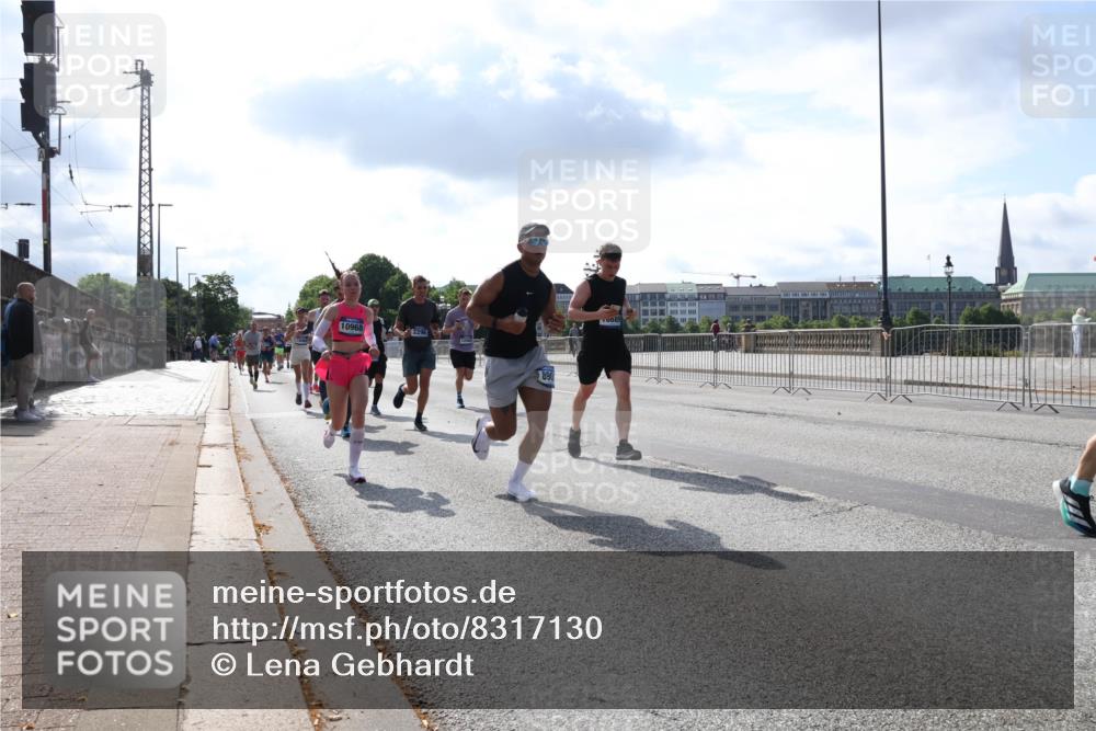 29.06.2025 - hella hamburg halbmarathon Lena Gebhardt http://msf.ph/oto/8317130 29.06.2025 09:47:43 Lombardsbrücke 10968, 2296, 1002, 1164, 1217, 1407, 1562, 1910, 1959, 2121, 2196, 2228, 2296, 2404, 2774, 2851, 3783, 4246, 4602, 4740, 5092, 5923, 5961, 6473, 6915, 7972, 8084, 8366, 8395, 8901, 9171, 9178, 9508, 9944, 10384, 10968, 11019, 11559, 11745, 11806, 12137, 12462, 12704, 12751, 12865, 13029, 13419, 13514, 13798, 13972, 14459, 14601, 14934, 14952, 15261, 15965, 16123, 16964, 17154, 18419 meine-sportfotos.de