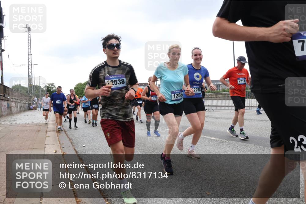 29.06.2025 - hella hamburg halbmarathon Lena Gebhardt http://msf.ph/oto/8317134 29.06.2025 10:47:11 Lombardsbrücke 743, 1720, 5111, 18, 403, 5114, 2538, 1593, 1073, 1286, 2258, 2211, 7, 23, 1073, 1185, 1286, 1363, 1463, 1523, 1593, 1607, 1704, 1720, 1961, 1999, 2148, 2162, 2211, 2320, 2327, 2407, 2537, 2555, 2556, 2665, 2981, 2994, 3277, 3406, 3407, 3823, 4184, 4239, 4325, 4342, 4483, 4806, 4895, 4974, 4975, 5111, 5114, 5700, 5796, 5895, 5953, 6255, 6256, 6485, 6496, 6740, 6879, 6995, 7073, 7403, 7412, 7430, 7431, 7630, 7631, 7827, 8105, 8131, 8486, 8553, 8684, 8706, 8915, 8953, 8967, 9018 meine-sportfotos.de