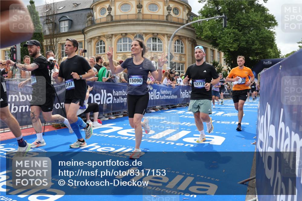 29.06.2025 - hella hamburg halbmarathon Strokosch-Dieckow http://msf.ph/oto/8317153 29.06.2025 10:58:03 Ziel 1200, 1563, 1611, 2025, 2907, 3093, 3141, 4319, 4426, 4579, 6531, 6892, 7189, 8089, 8290, 10036, 10408, 11832, 12378, 12773, 13465, 13666, 15090, 15125, 15189, 15527, 18762 meine-sportfotos.de