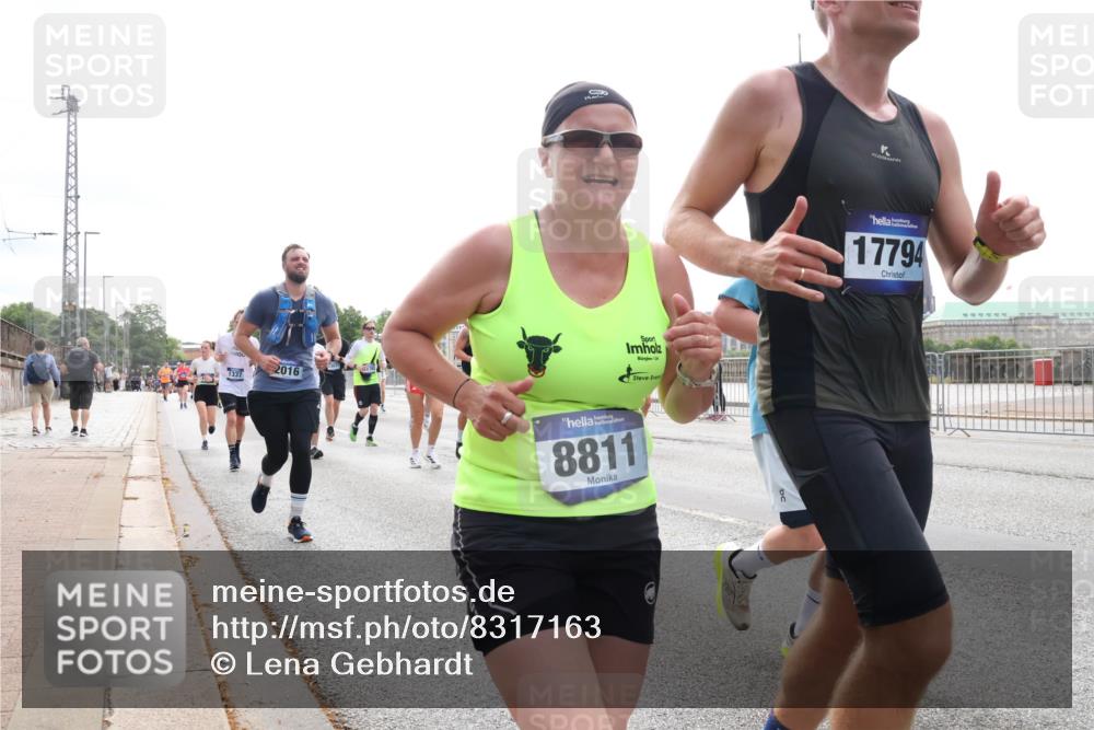 29.06.2025 - hella hamburg halbmarathon Lena Gebhardt http://msf.ph/oto/8317163 29.06.2025 10:37:28 Lombardsbrücke 1337, 2016, 8811, 17794, 1022, 1276, 1337, 1475, 1488, 1490, 1597, 1819, 2016, 2031, 2072, 2104, 2199, 2272, 2480, 2486, 2640, 2853, 3127, 3230, 3633, 3714, 4097, 4347, 4733, 5146, 5171, 5186, 5224, 5522, 5538, 5560, 5640, 5786, 5790, 5875, 5940, 6172, 6243, 6584, 6804, 6821, 6955, 7085, 7124, 7202, 7235, 7350, 7544, 7707, 7777, 7823, 8007, 8257, 8258, 8315, 8811, 8843, 9054, 9055, 9524, 9895, 10506, 12123, 12254, 12472, 12824, 16680, 17798 meine-sportfotos.de