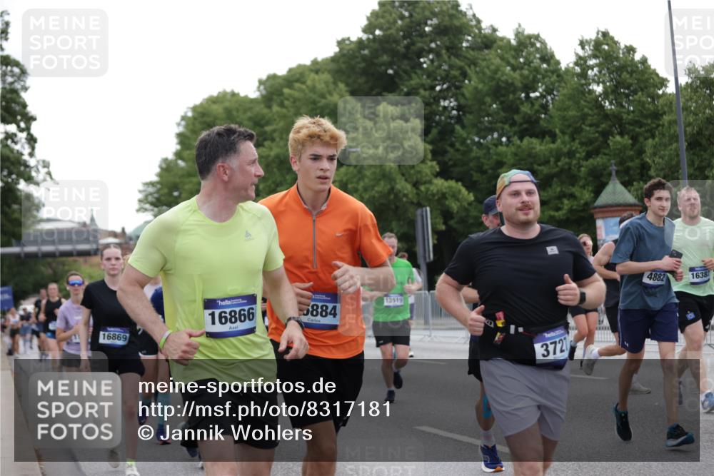 29.06.2025 - hella hamburg halbmarathon Jannik Wohlers http://msf.ph/oto/8317181 29.06.2025 10:38:56 Lombardsbrücke 1760, 1856, 1883, 2092, 2571, 2574, 2843, 2893, 2998, 3275, 3353, 3727, 4523, 4603, 4659, 4855, 4882, 6321, 6342, 6343, 6748, 7341, 7501, 7506, 7524, 7684, 7815, 8203, 8243, 9393, 9420, 9446, 10001, 10315, 10512, 10516, 10849, 10888, 11129, 11201, 11313, 11381, 11382, 11533, 11729, 12090, 12217, 12391, 12745, 13178, 13461, 13519, 14114, 14299, 14871, 14956, 15112, 15262, 15433, 15536, 15765, 16382, 16866, 16869, 16884, 17368, 17536 meine-sportfotos.de