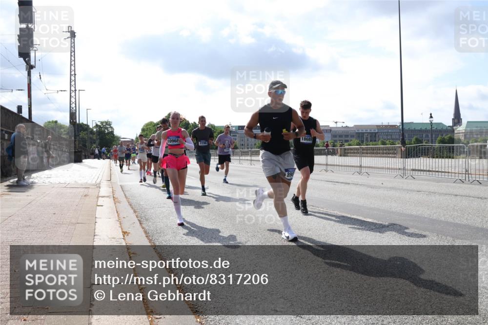 29.06.2025 - hella hamburg halbmarathon Lena Gebhardt http://msf.ph/oto/8317206 29.06.2025 09:47:44 Lombardsbrücke 10968, 2296, 890, 18689, 1002, 1164, 1217, 1407, 1562, 1910, 2121, 2196, 2228, 2296, 2404, 2774, 2851, 3783, 4246, 4602, 4740, 5092, 5923, 5961, 6473, 6915, 7972, 8084, 8366, 8395, 8901, 9171, 9178, 9508, 9944, 10384, 10968, 11019, 11559, 11745, 11806, 12137, 12462, 12704, 12751, 12865, 13029, 13419, 13514, 13798, 13854, 13972, 14387, 14459, 14601, 14934, 14952, 15261, 15965, 16123, 16964, 17154, 18419 meine-sportfotos.de