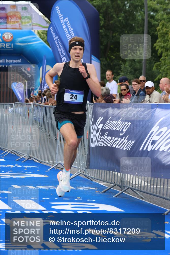 29.06.2025 - hella hamburg halbmarathon Strokosch-Dieckow http://msf.ph/oto/8317209 29.06.2025 10:05:59 Ziel 24 meine-sportfotos.de