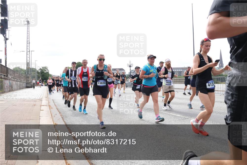 29.06.2025 - hella hamburg halbmarathon Lena Gebhardt http://msf.ph/oto/8317215 29.06.2025 10:22:30 Lombardsbrücke 17291, 14240, 13820, 18611, 15, 6049, 413, 1003, 1187, 1419, 1598, 1963, 2009, 2022, 2063, 2294, 2351, 2479, 2514, 2744, 2766, 2886, 3003, 3050, 3108, 3172, 3430, 3457, 3458, 3511, 3600, 3601, 3768, 3910, 3946, 4113, 4114, 4131, 4366, 4556, 4559, 4829, 4969, 4970, 5079, 5223, 5343, 5798, 5838, 6030, 6048, 6049, 6303, 6307, 6347, 6820, 6826, 6881, 6899, 6977, 7097, 7188, 7190, 7276, 7529, 7794, 7925, 8355, 8431, 8511, 8855, 8860, 8884, 8931, 8954, 9256, 10826, 14801 meine-sportfotos.de