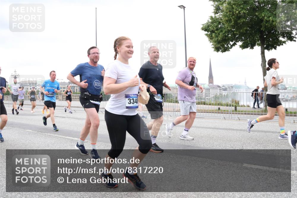 29.06.2025 - hella hamburg halbmarathon Lena Gebhardt http://msf.ph/oto/8317220 29.06.2025 10:57:00 Lombardsbrücke 5589, 3348, 013, 1207, 2143, 2307, 2370, 2871, 2887, 2932, 2991, 3195, 3348, 3387, 3418, 3438, 3470, 3485, 3516, 3517, 3520, 3614, 3723, 3851, 4086, 4094, 4106, 4118, 4241, 4485, 4568, 4569, 4611, 4773, 4998, 5057, 5316, 5438, 5589, 5639, 5911, 5944, 6053, 6284, 6348, 6349, 6832, 6981, 7381, 7416, 7417, 7592, 7787, 7964, 8039, 8108, 8150, 8197, 8224, 8546, 8606, 8679, 8851, 8939, 8943, 9110, 9172, 9210, 9298, 9299, 9910, 10555, 10569, 10571 meine-sportfotos.de