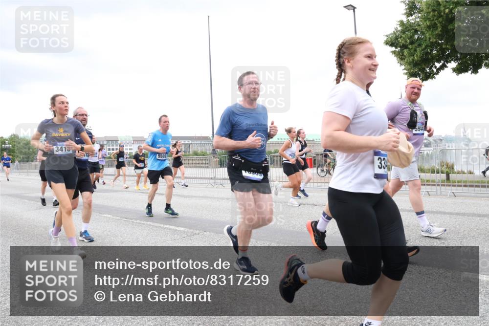 29.06.2025 - hella hamburg halbmarathon Lena Gebhardt http://msf.ph/oto/8317259 29.06.2025 10:57:00 Lombardsbrücke 3418, 5589, 33, 5944, 1207, 2143, 2307, 2370, 2871, 2887, 2932, 2991, 3195, 3348, 3387, 3418, 3438, 3470, 3485, 3516, 3517, 3520, 3614, 3723, 3851, 4086, 4094, 4106, 4118, 4241, 4485, 4568, 4569, 4611, 4773, 4998, 5057, 5316, 5438, 5589, 5639, 5911, 5944, 6053, 6284, 6348, 6349, 6832, 6981, 7381, 7416, 7417, 7592, 7787, 7964, 8039, 8108, 8150, 8197, 8224, 8546, 8606, 8679, 8851, 8939, 8943, 9110, 9172, 9210, 9298, 9299, 9910, 10555, 10569, 10571 meine-sportfotos.de