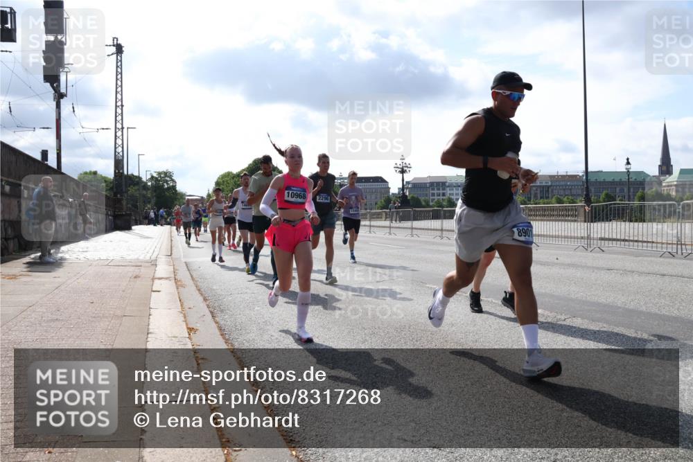 29.06.2025 - hella hamburg halbmarathon Lena Gebhardt http://msf.ph/oto/8317268 29.06.2025 09:47:44 Lombardsbrücke 146, 10968, 2296, 8901, 1002, 1164, 1217, 1407, 1562, 1910, 2121, 2196, 2228, 2296, 2404, 2774, 2851, 3783, 4246, 4602, 4740, 5092, 5923, 5961, 6473, 6915, 7972, 8084, 8366, 8395, 8901, 9171, 9178, 9508, 9944, 10384, 10968, 11019, 11559, 11745, 11806, 12137, 12462, 12704, 12751, 12865, 13029, 13419, 13514, 13798, 13854, 13972, 14387, 14459, 14601, 14934, 14952, 15261, 15965, 16123, 16964, 17154, 18419 meine-sportfotos.de