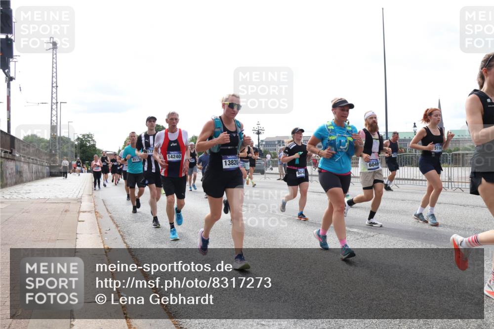 29.06.2025 - hella hamburg halbmarathon Lena Gebhardt http://msf.ph/oto/8317273 29.06.2025 10:22:31 Lombardsbrücke 172, 8511, 14240, 13820, 604, 6049, 0, 5114, 1003, 1029, 1187, 1419, 1598, 2009, 2022, 2063, 2294, 2351, 2479, 2514, 2766, 2886, 3003, 3050, 3108, 3172, 3430, 3457, 3458, 3511, 3600, 3601, 3768, 3910, 3946, 4113, 4114, 4131, 4366, 4556, 4559, 4829, 4969, 4970, 5079, 5223, 5343, 5798, 5838, 6030, 6048, 6049, 6303, 6307, 6347, 6820, 6826, 6899, 6977, 7097, 7188, 7190, 7276, 7529, 7794, 7925, 8355, 8431, 8511, 8855, 8884, 8931, 8954, 9256, 10826, 14801 meine-sportfotos.de
