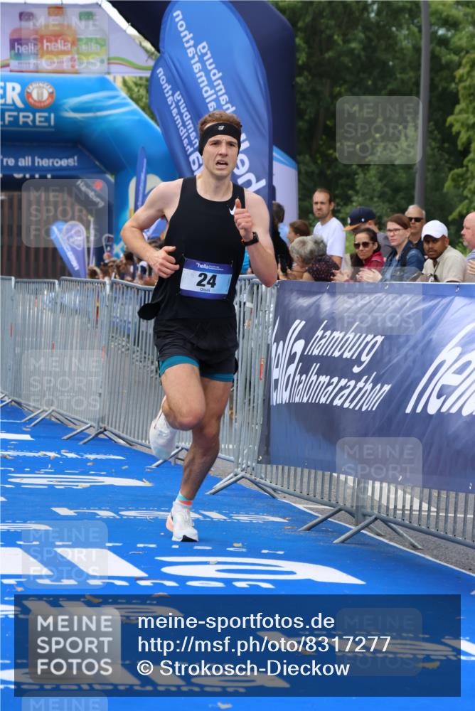 29.06.2025 - hella hamburg halbmarathon Strokosch-Dieckow http://msf.ph/oto/8317277 29.06.2025 10:05:59 Ziel 24 meine-sportfotos.de