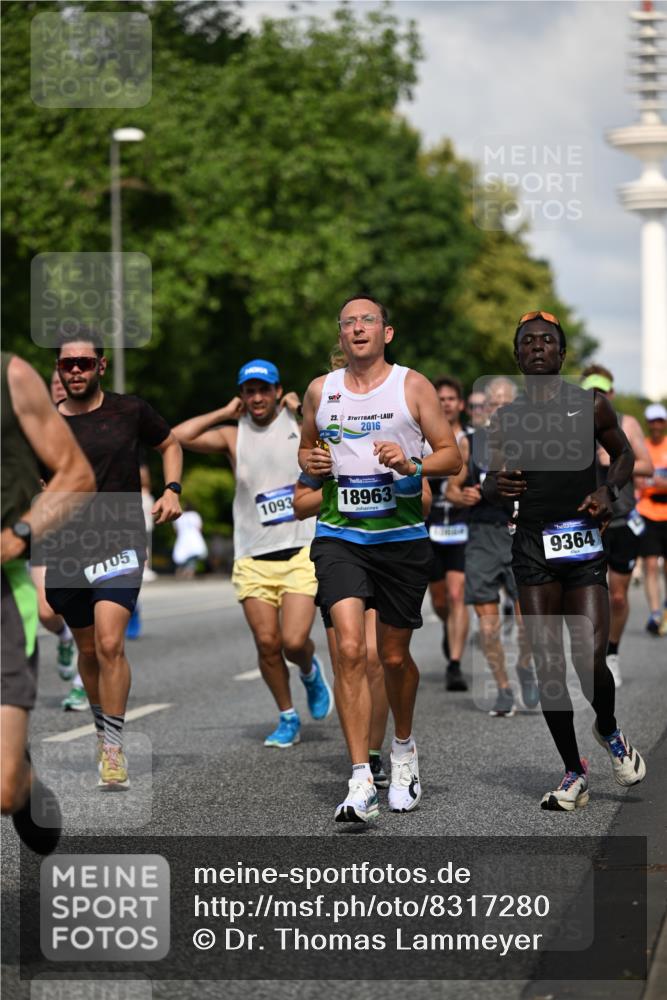 29.06.2025 - hella hamburg halbmarathon Dr. Thomas Lammeyer http://msf.ph/oto/8317280 29.06.2025 09:55:15 Kennedybrücke 1570, 1903, 1920, 1941, 2653, 2880, 3437, 3523, 4297, 4991, 4999, 5014, 5129, 5410, 6490, 6770, 7092, 7105, 7363, 7962, 8074, 8346, 8359, 8871, 8900, 9114, 9358, 9364, 9380, 10319, 10375, 10480, 10669, 11021, 11417 meine-sportfotos.de