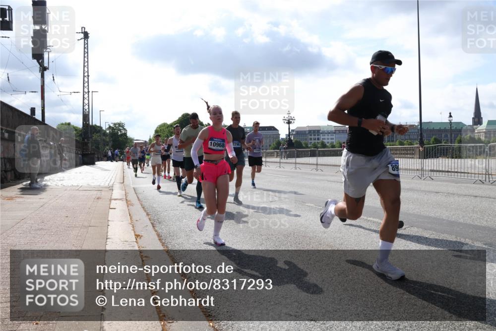 29.06.2025 - hella hamburg halbmarathon Lena Gebhardt http://msf.ph/oto/8317293 29.06.2025 09:47:44 Lombardsbrücke 10968, 2296, 89, 1002, 1164, 1217, 1407, 1562, 1910, 2121, 2196, 2228, 2296, 2404, 2774, 2851, 3783, 4246, 4602, 4740, 5092, 5923, 5961, 6473, 6915, 7972, 8084, 8366, 8395, 8901, 9171, 9178, 9508, 9944, 10384, 10968, 11019, 11559, 11745, 11806, 12137, 12462, 12704, 12751, 12865, 13029, 13419, 13514, 13798, 13854, 13972, 14387, 14459, 14601, 14934, 14952, 15261, 15965, 16123, 16964, 17154, 18419 meine-sportfotos.de