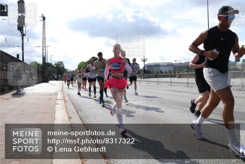 29.06.2025 - hella hamburg halbmarathon Lena Gebhardt http://msf.ph/oto/8317322 29.06.2025 09:47:44 Lombardsbrücke 2196, 10968, 1002, 1164, 1217, 1407, 1562, 1910, 2121, 2196, 2228, 2296, 2404, 2774, 2851, 3783, 4246, 4602, 4740, 5092, 5923, 5961, 6473, 6915, 7972, 8084, 8366, 8395, 8901, 9171, 9178, 9508, 9944, 10384, 10968, 11019, 11559, 11745, 11806, 12137, 12462, 12704, 12751, 12865, 13029, 13419, 13514, 13798, 13854, 13972, 14387, 14459, 14601, 14934, 14952, 15261, 15965, 16123, 16964, 17154, 18419 meine-sportfotos.de