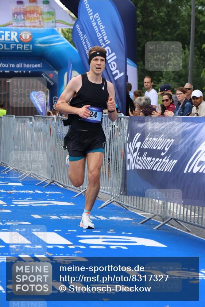 29.06.2025 - hella hamburg halbmarathon Strokosch-Dieckow http://msf.ph/oto/8317327 29.06.2025 10:05:59 Ziel 24 meine-sportfotos.de